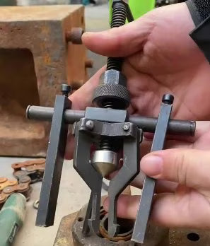 Cliente usando el extractor de rodamientos